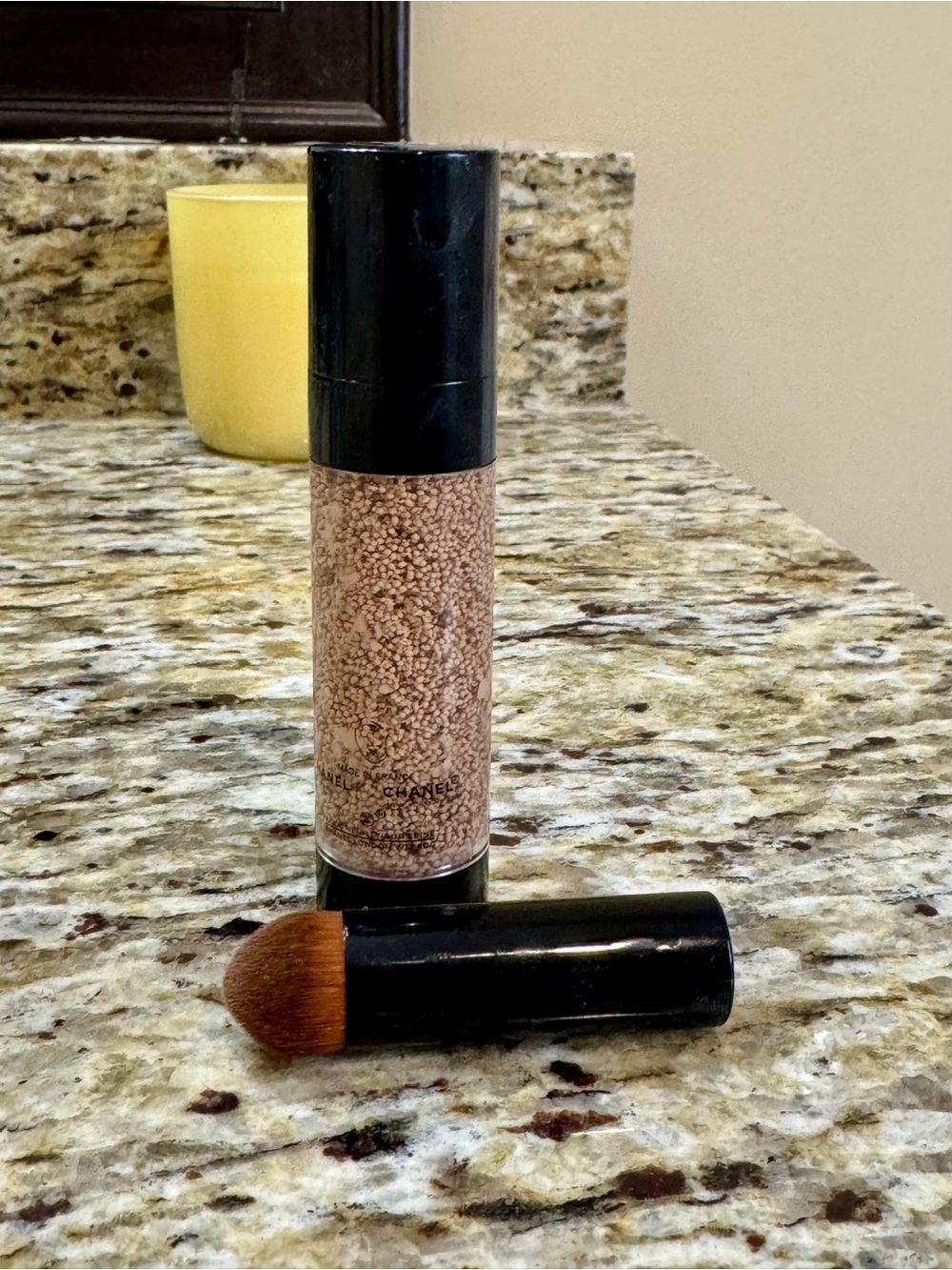 CHANEL Les Beiges Water-Fresh Complexion Touch B20 – Used Once – Like New - Picture 2 of 3